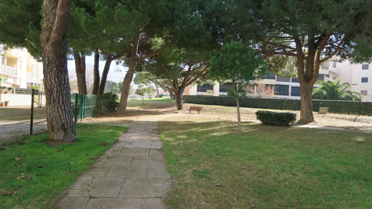 Sol-y-days Amigos: Garden-level With Terrace Near Apartment Le Grau-du-Roi