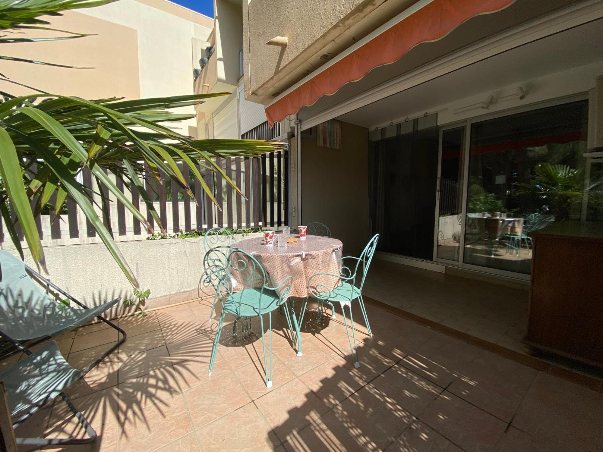Sol-y-days Amigos: Garden-level With Terrace Near